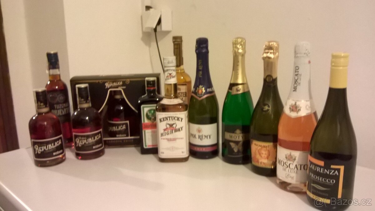 12ks plných flašek s alkoholem