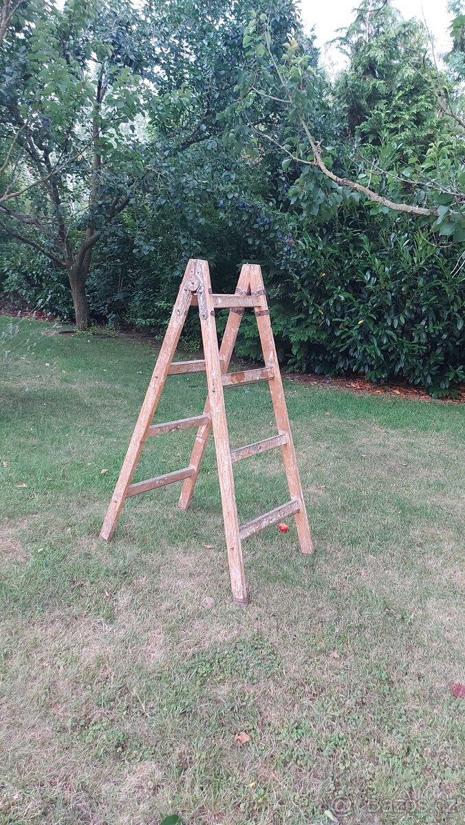 Štafle dřevěné nízké 4 stupně