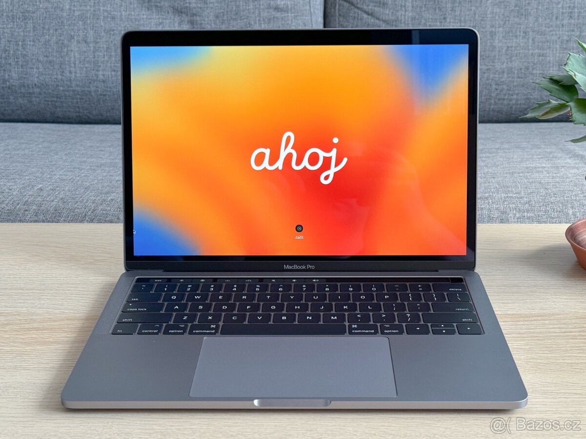 JAKO NOVÝ Apple MacBook Pro 13" - 8GB RAM / 512GB SSD