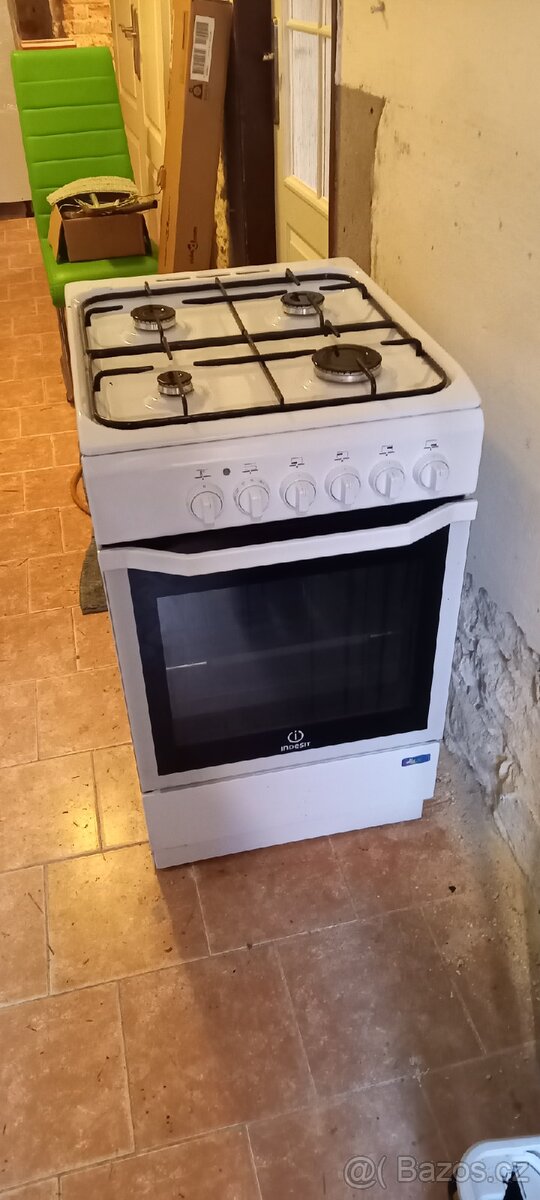 Kombinovaný sporák Indesit