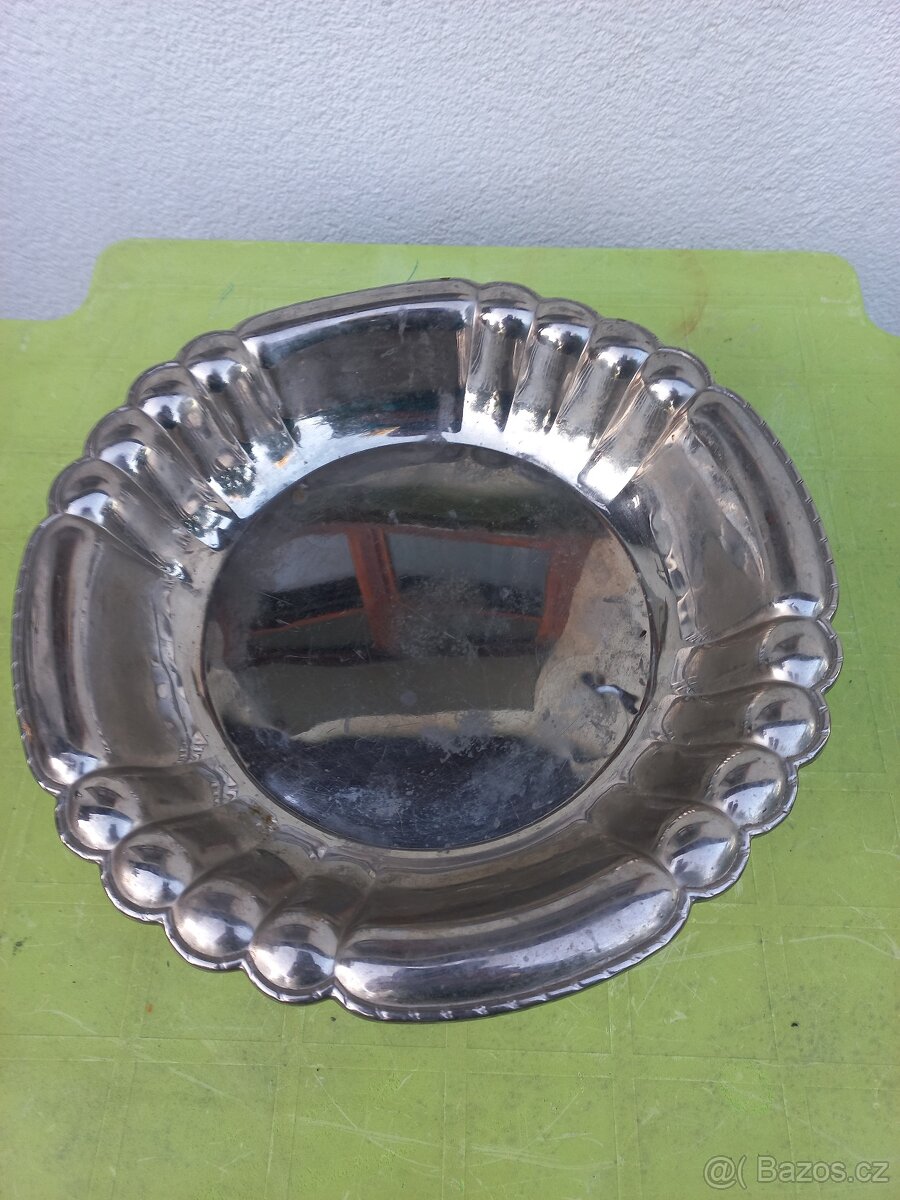 Mísa na nožičkách 1. republika