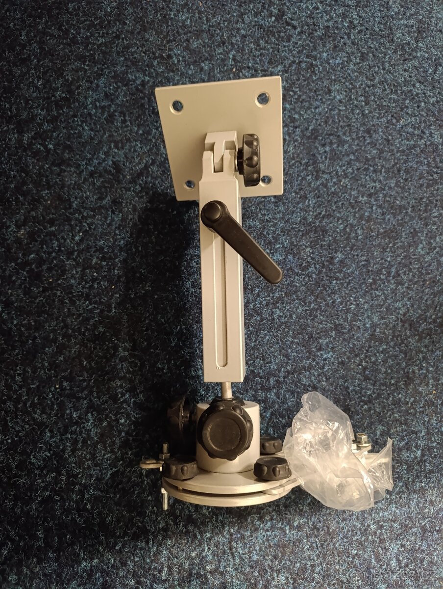 Nový nepoužitý stropní držák projektoru stavitelný