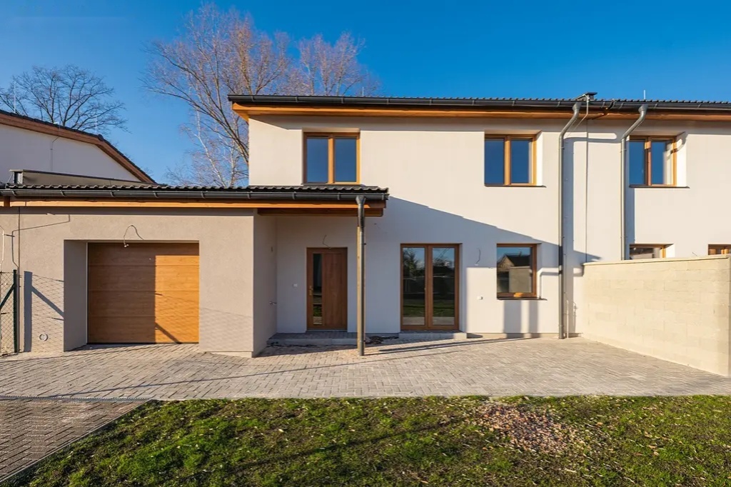 Pronájem dvoupodlažního řadového domu 4kk, 129m2