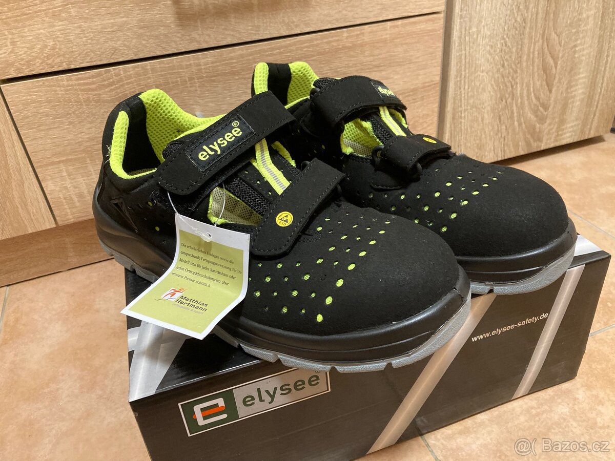 Nové pánské pracovní boty.