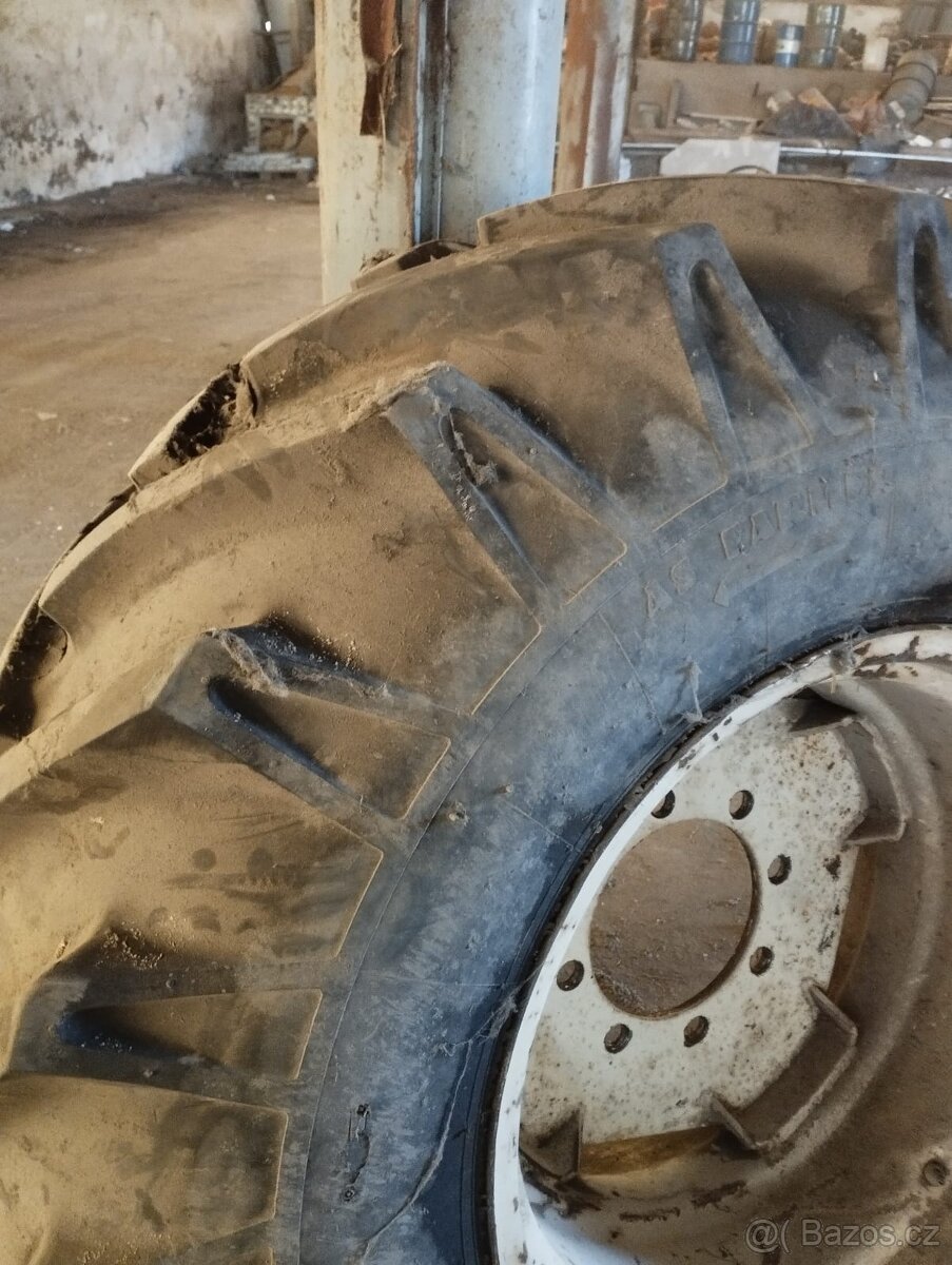 pneu použité 18,4 x 26 R15
