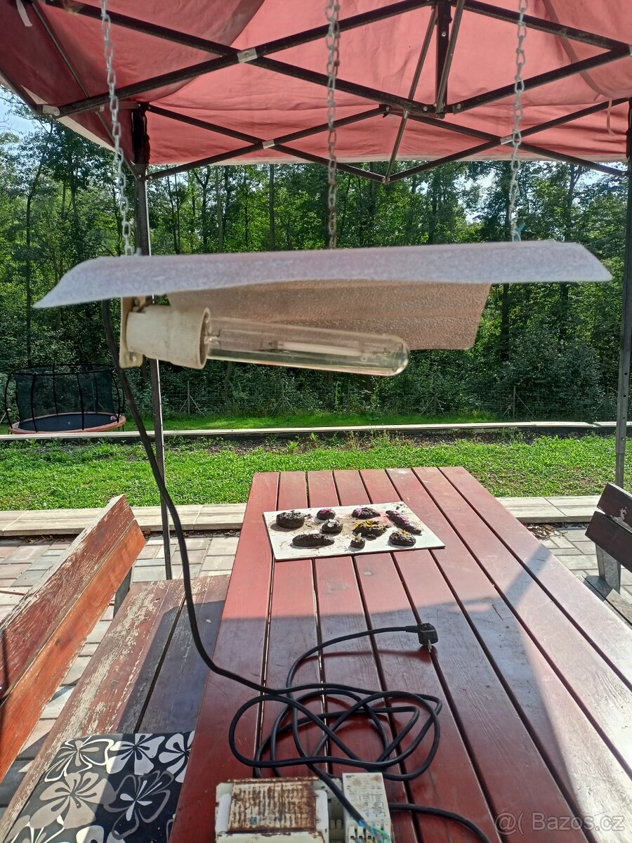 3x sodíková lampa 400w