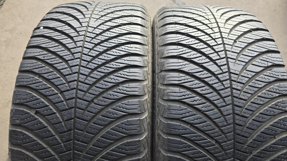 Celoroční pneu 225/45/17 Good Year