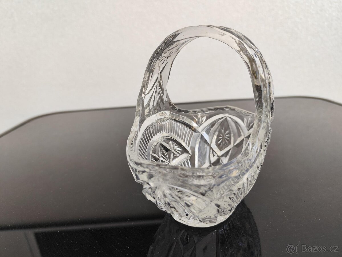 KOŠÍK Z BROUŠENÉHO SKLA