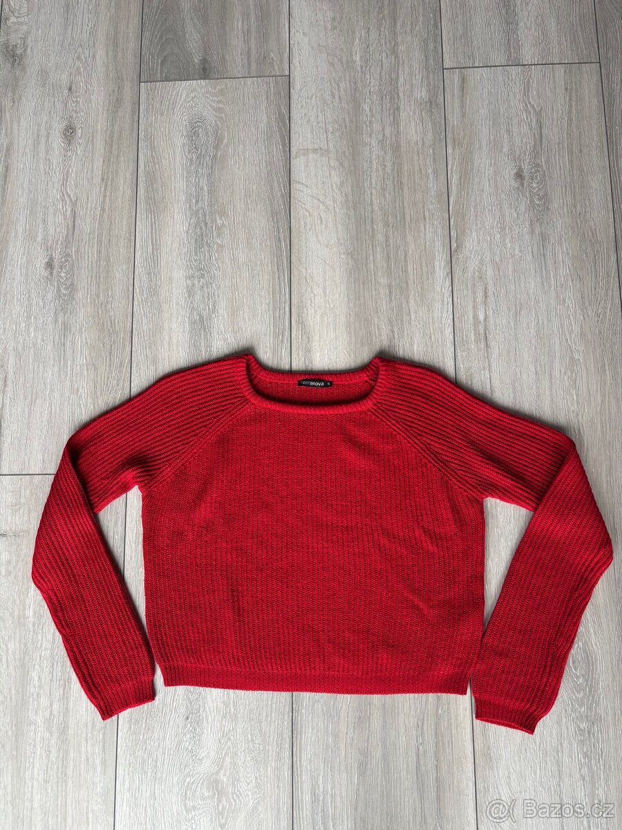 Červený svetr