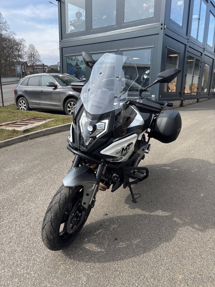 CF MOTO 700MT Premium vč. kufrů