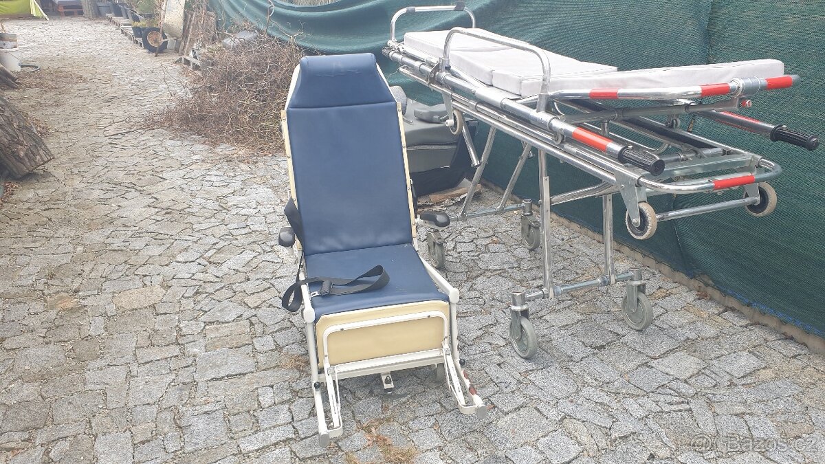 Křeslo sanitní (vybavení sanitky VW transporter T4))
