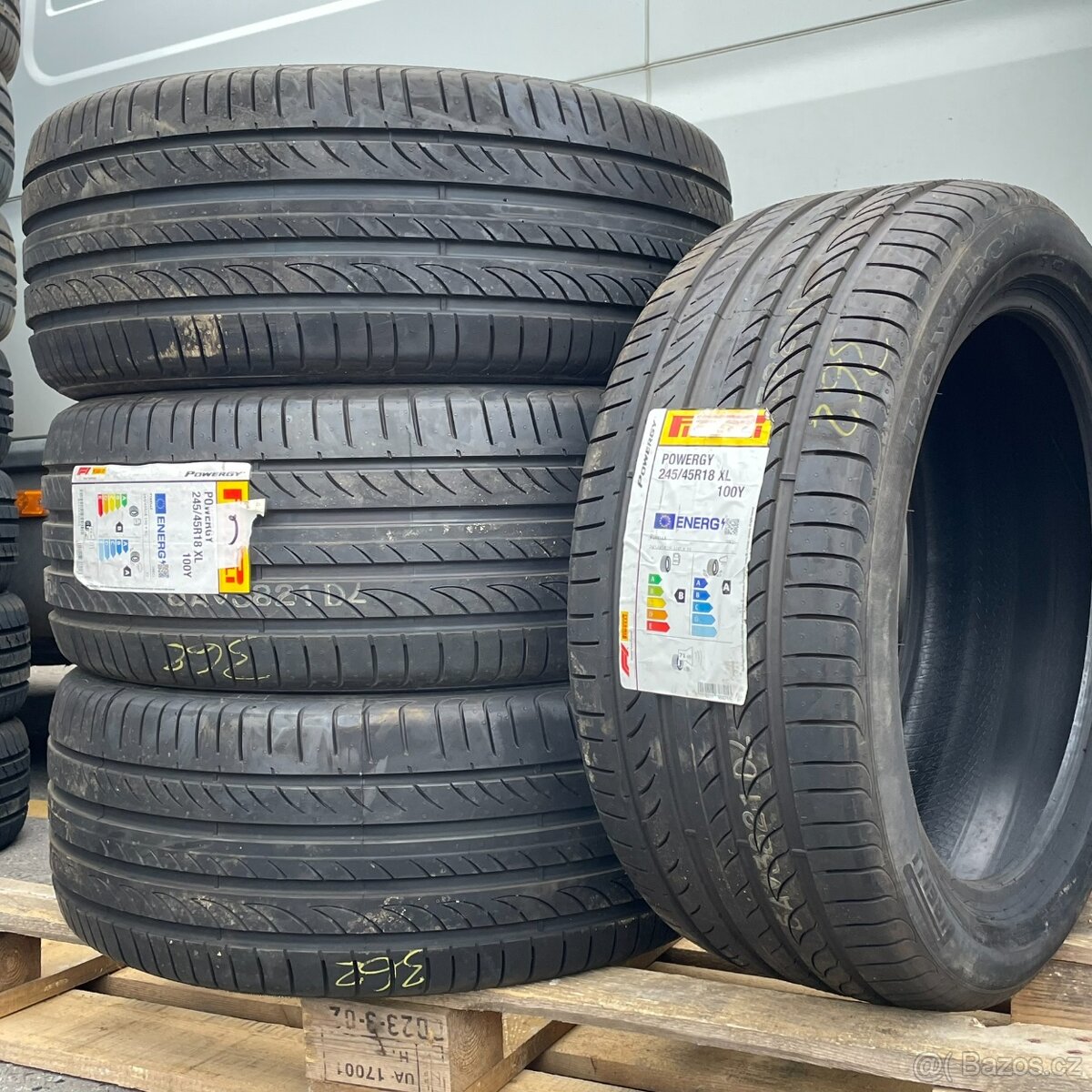 NOVÉ Letní pneu 245/45 R18 100Y XL Pirelli