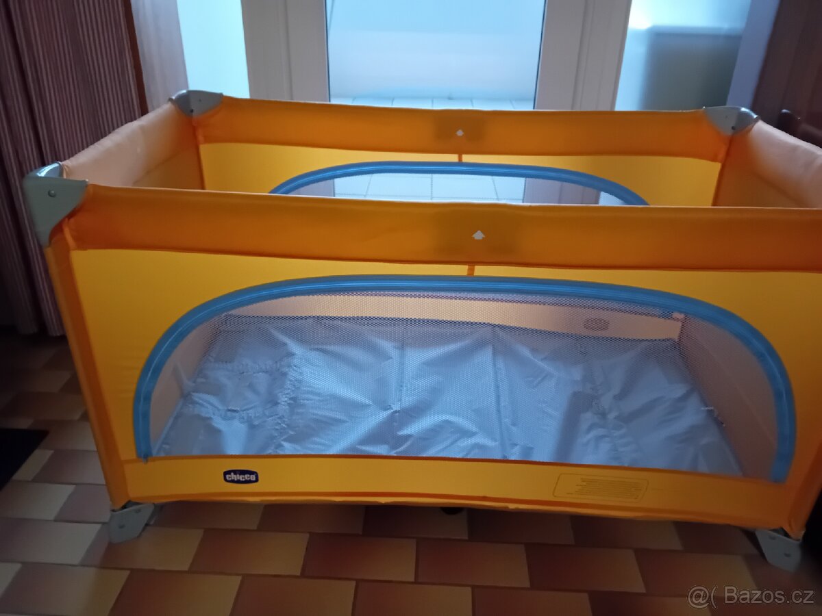 Dětská skládací postýlka Chicco