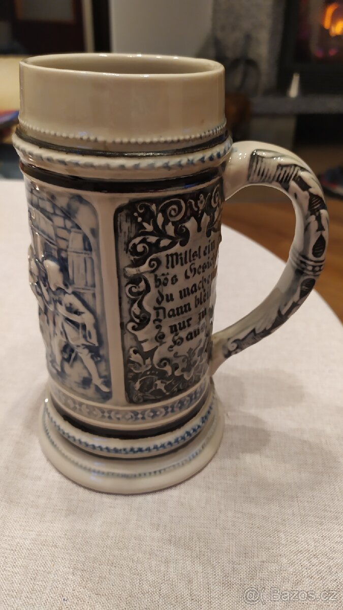 Porcelánový půllitr