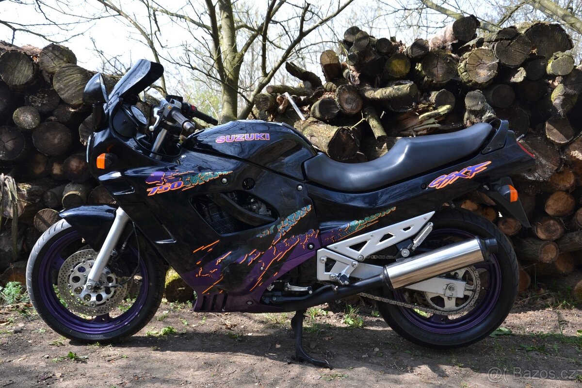 SUZUKI GSX-750F - AKCE