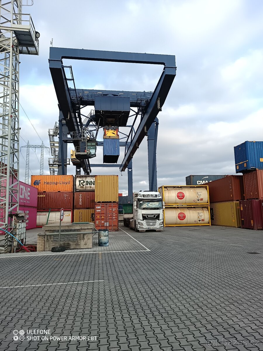 NÁMOŘNÍ KONTEJNERY - TERMINÁL METRANS PRAHA