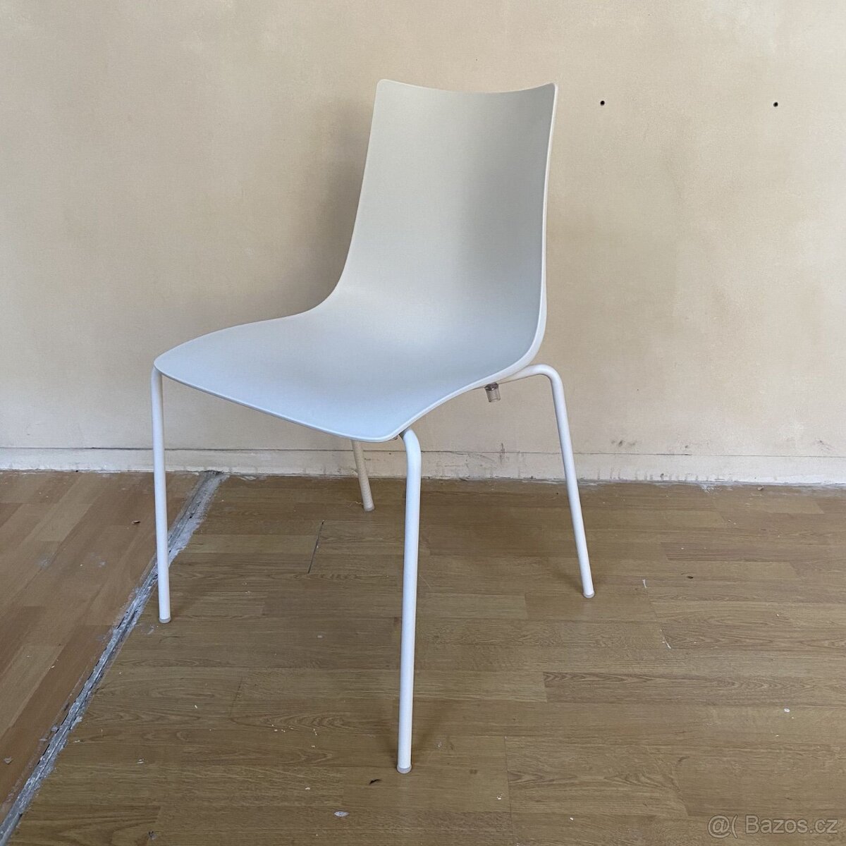 Zpět na výpis Designová židle Zebra - bílá 4 ks