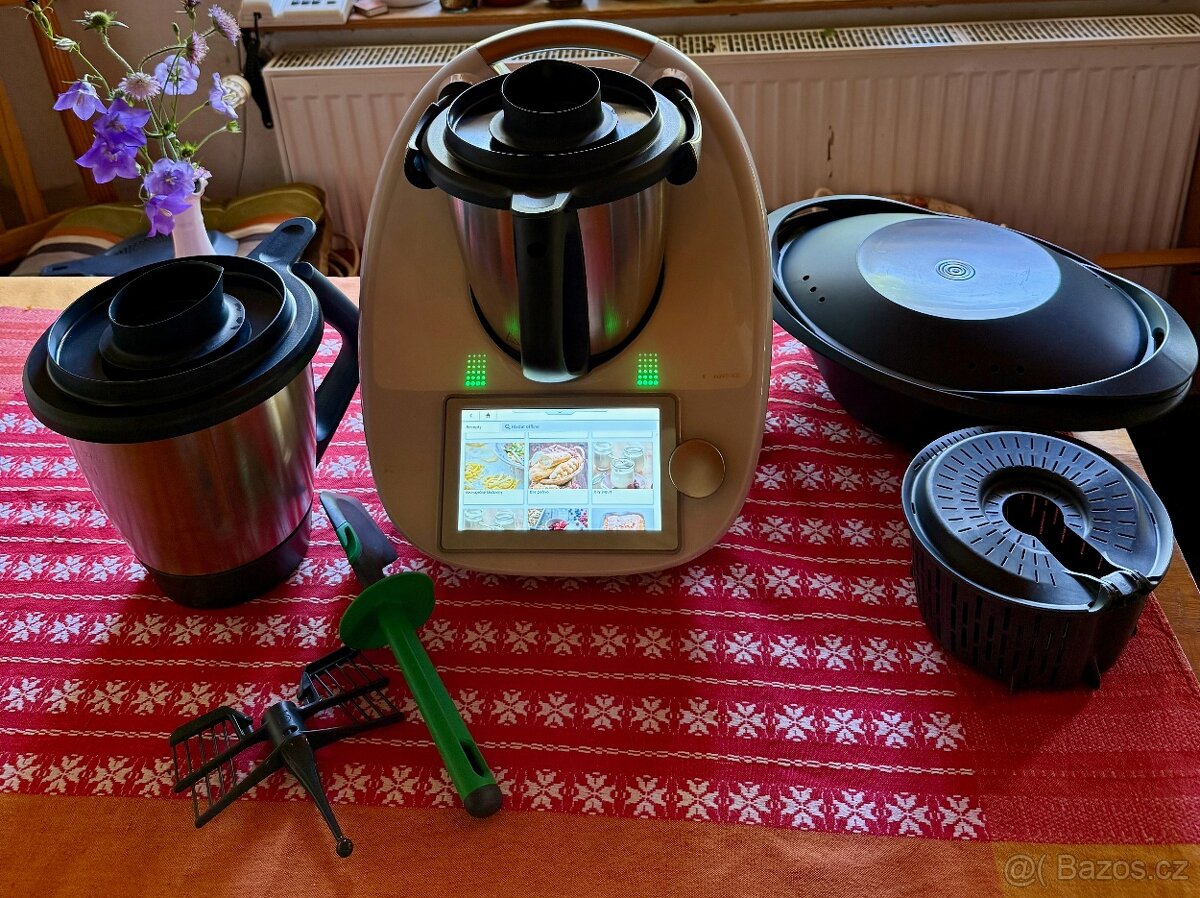 Kompletní Thermomix TM6 s druhou nádobou a strouhačem