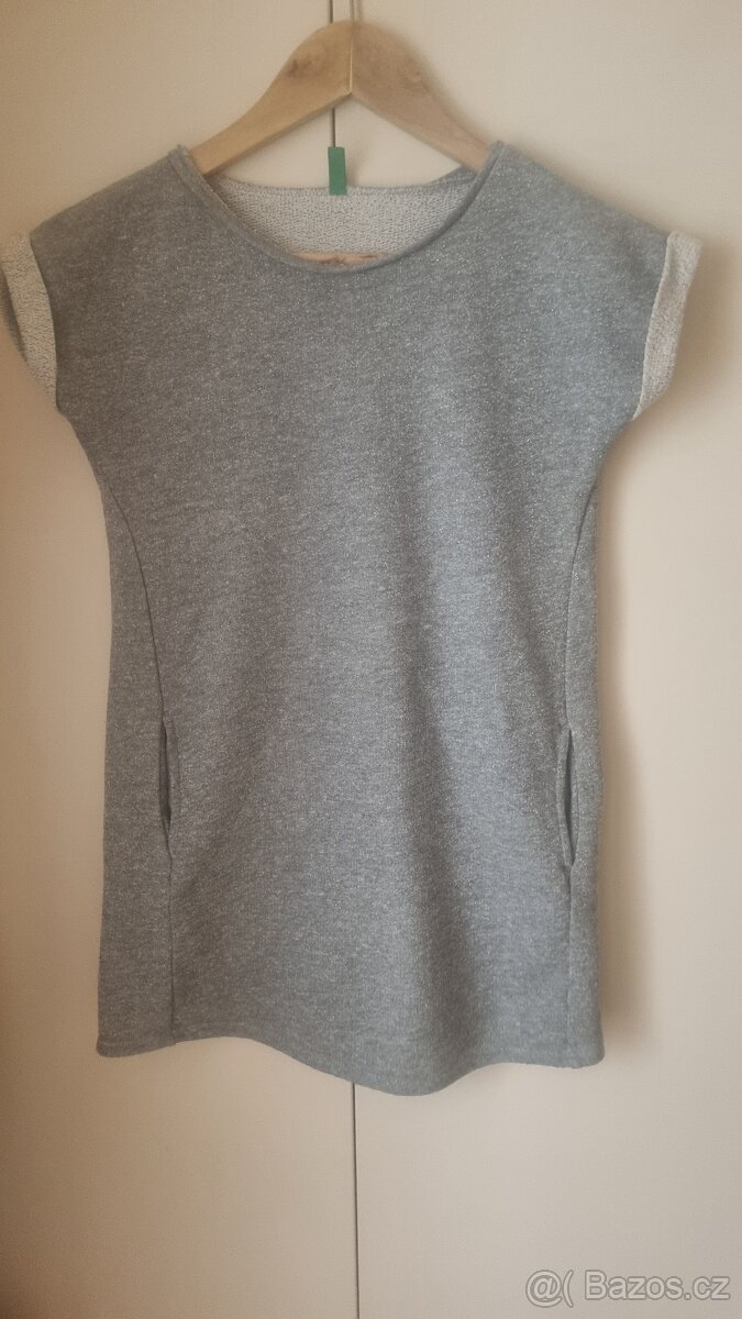 Dívčí šaty Benetton 8/9let
