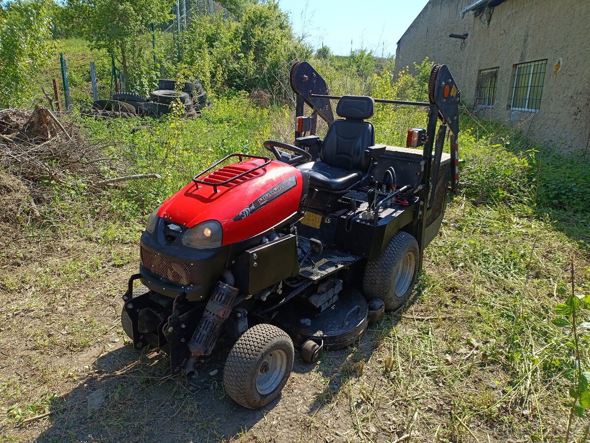 Zahradní profi sekací traktor Wisconsin Piraňa W3651