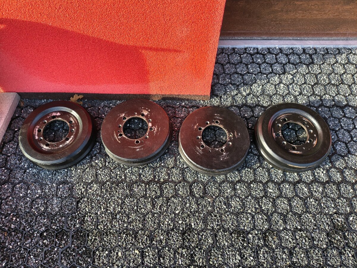 Brzdove bubny - ARO 240