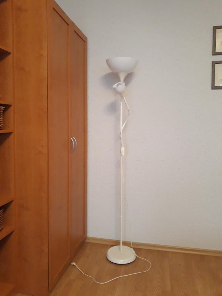 Lampa stojící