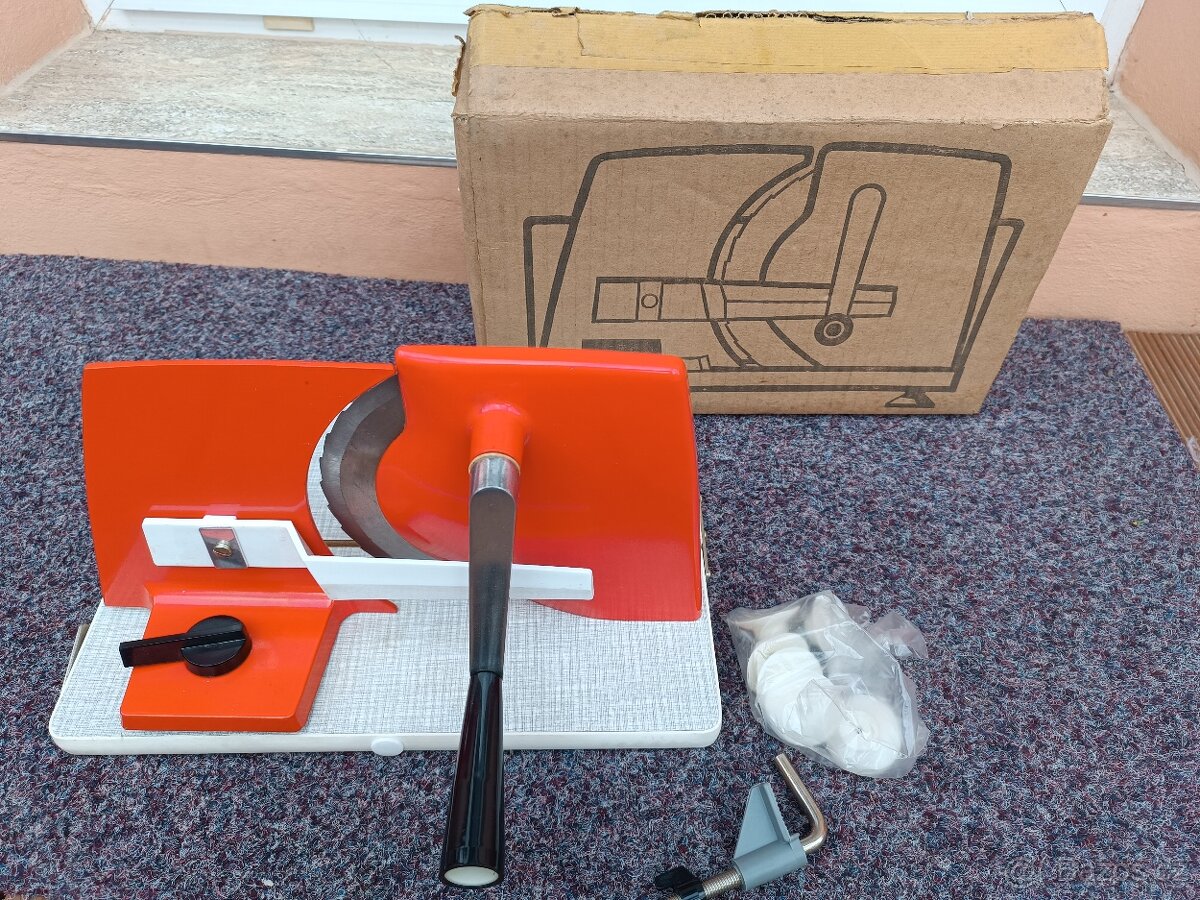 Retro kráječ na chleba.