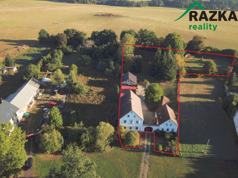 Prodej usedlosti s rozlehlými pozemky v obci Dolní...