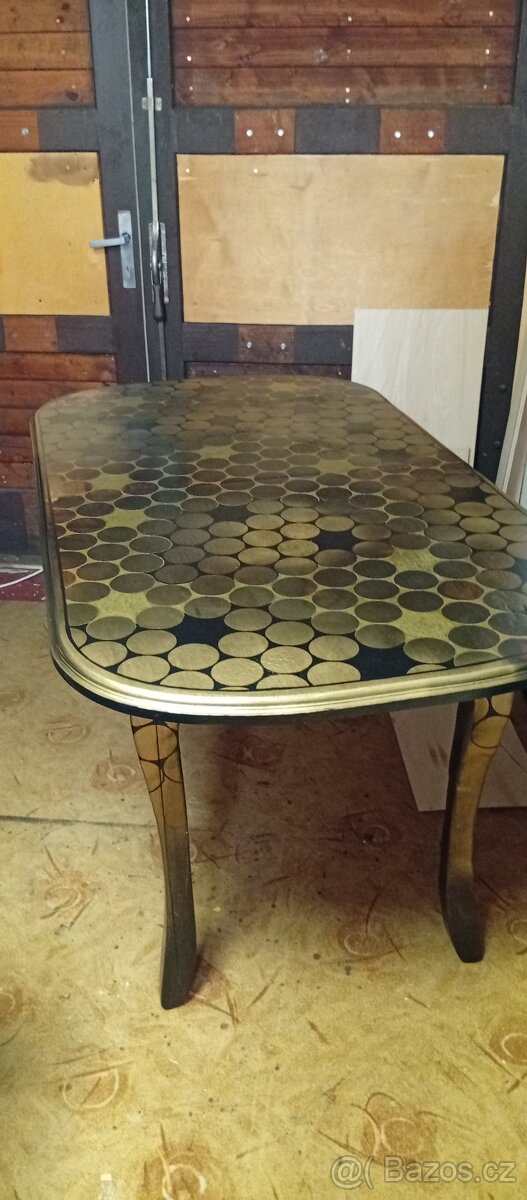 Rucne malovany stůl masiv