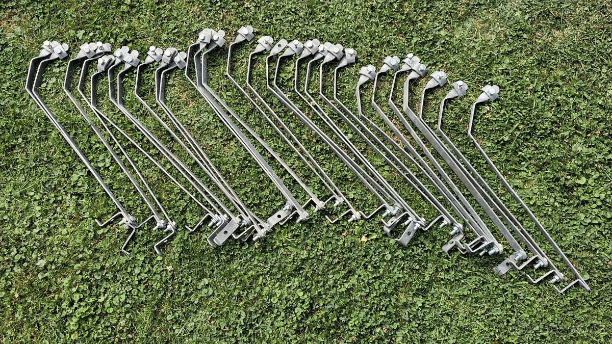 Podpěra vedení hromosvodu pod tašky