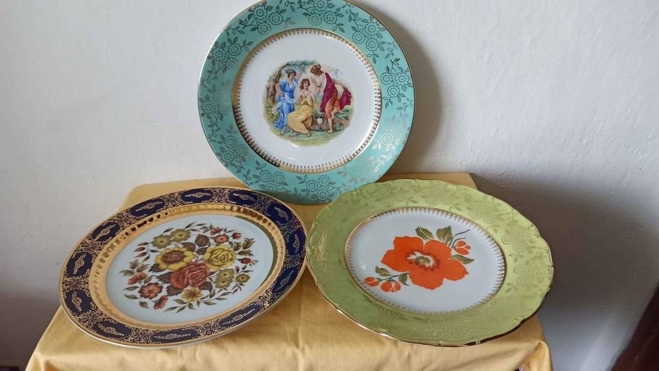 RETRO SADA TŘÍ VELKÝCH PLYTKÝCH TALÍŘŮ