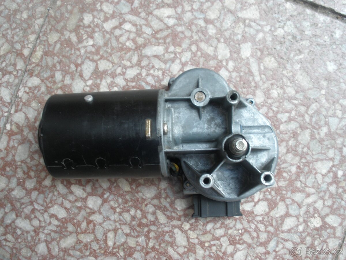 MOTOREK PŘEDNÍCH STĚRAČŮ ŠKODA FELICIE