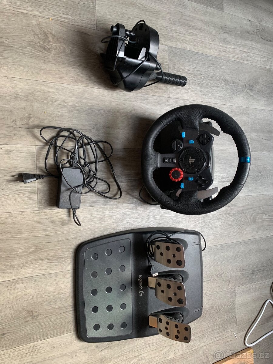 Logitech g29 s řadičkou