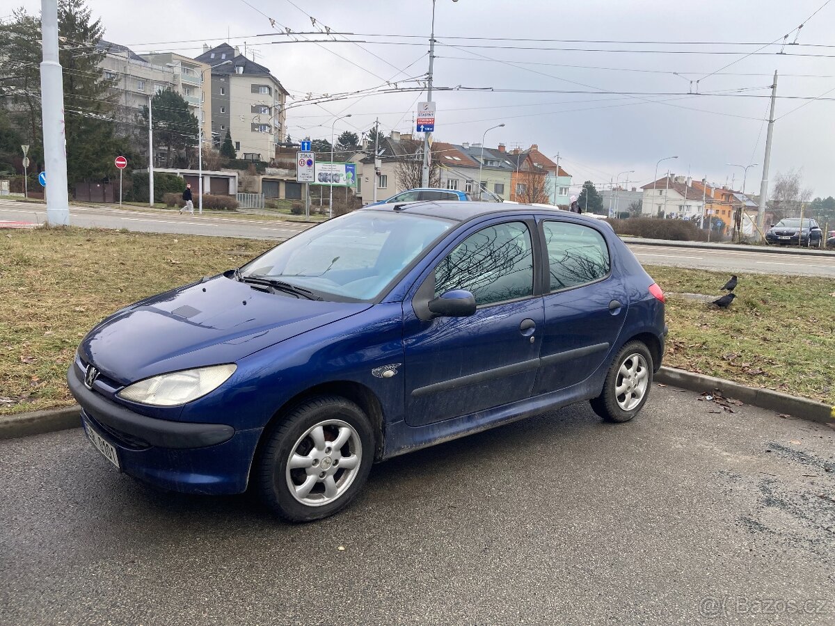 Peugeot 206 1,4 benzín