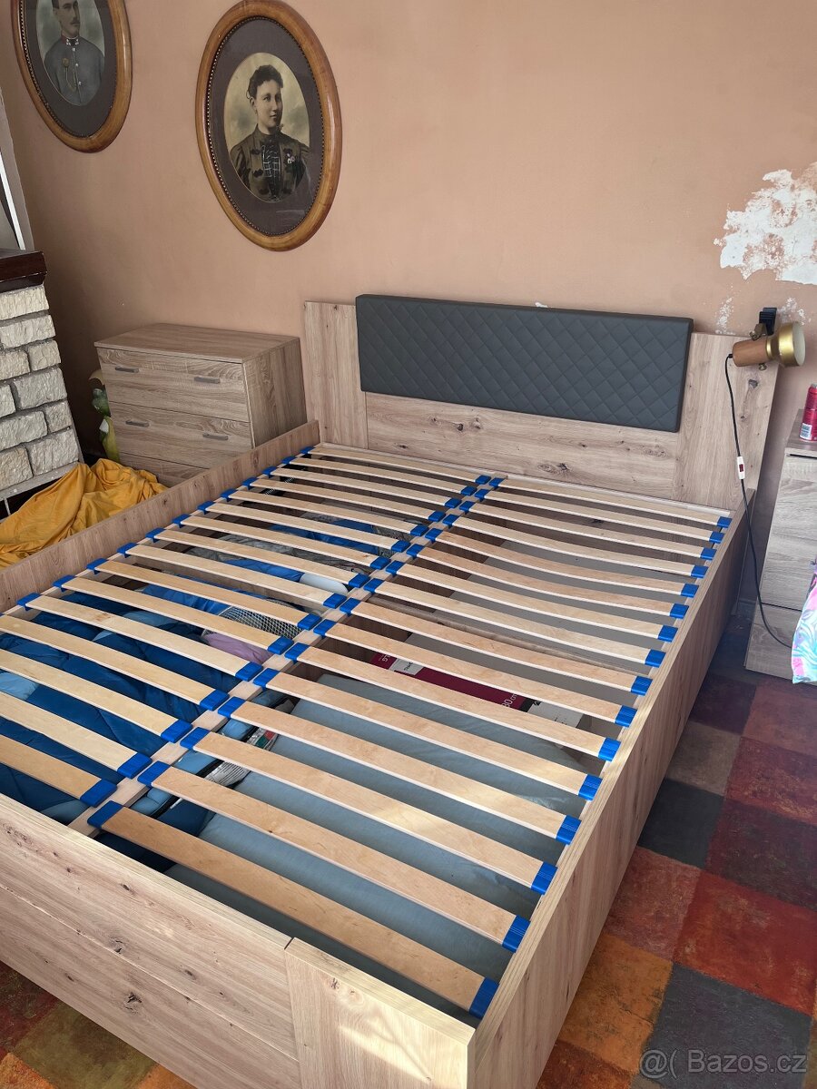 Manželská postel 160x200