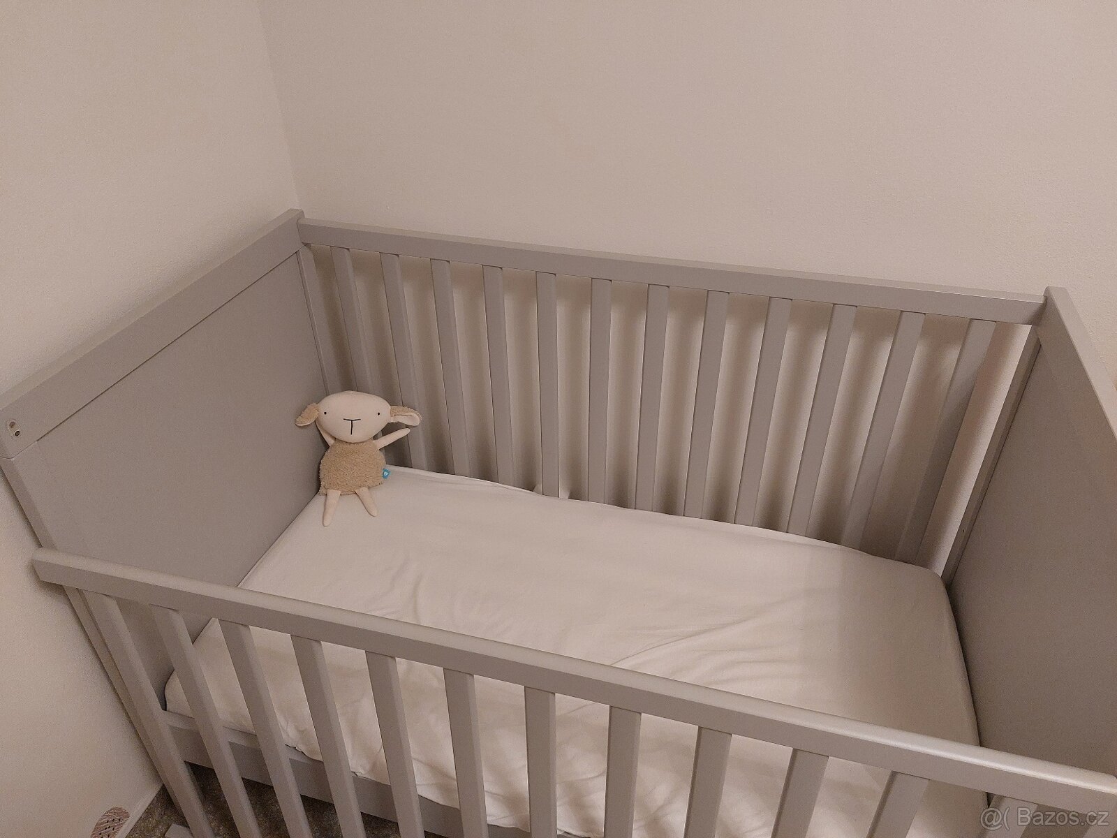 Dětská postýlka Ikea Sundvik 120x60 cm šedá