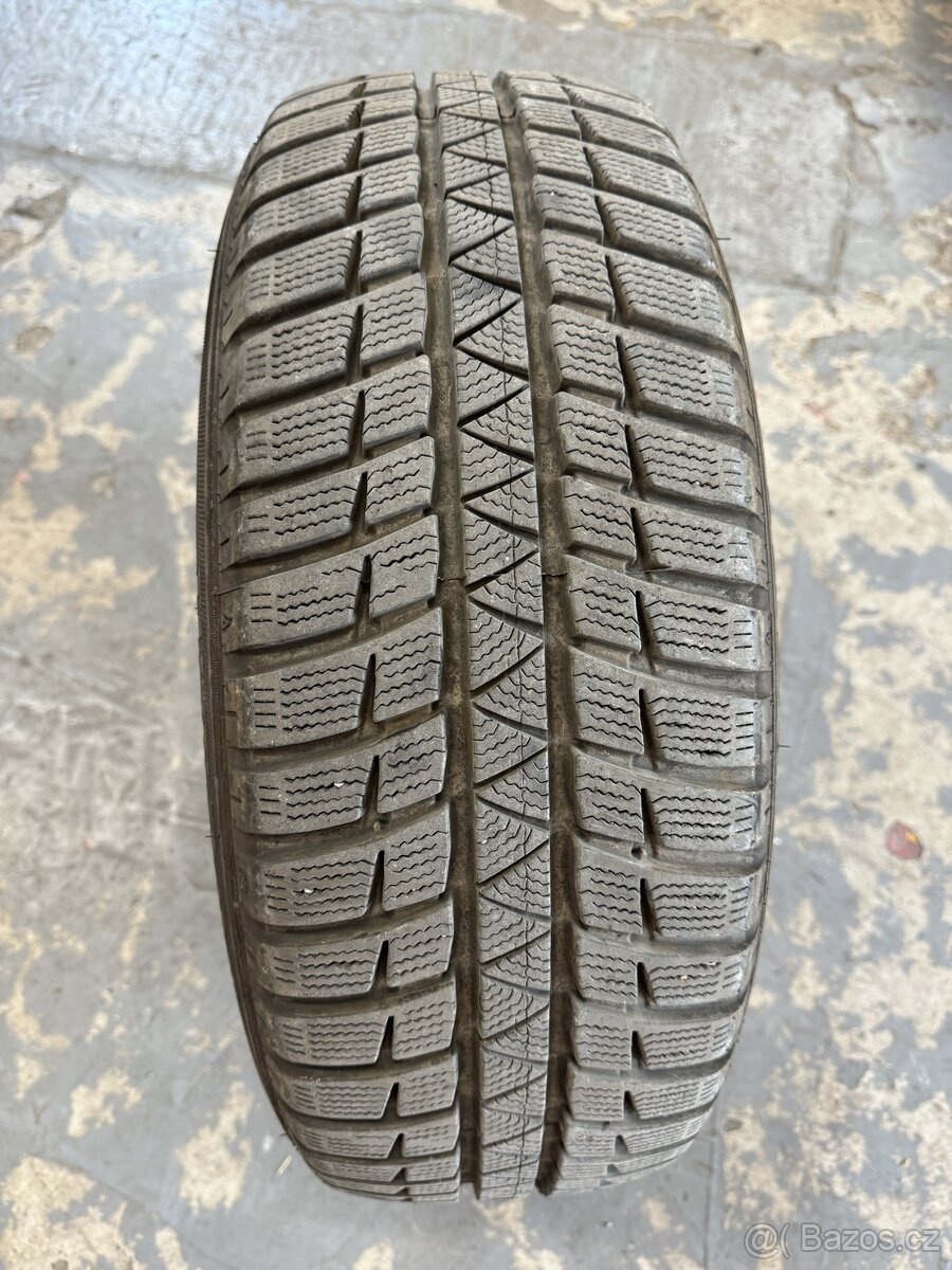 2X zánovní zimní pneu, 205/60 R16, cca 8mm DOT 2223 sumitomo