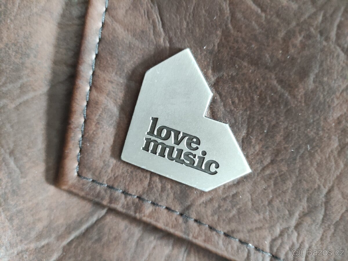 Hnědý batoh Love music