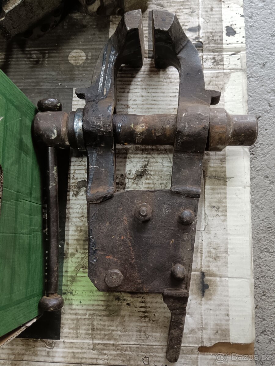 Kovářský svěrák 100mm