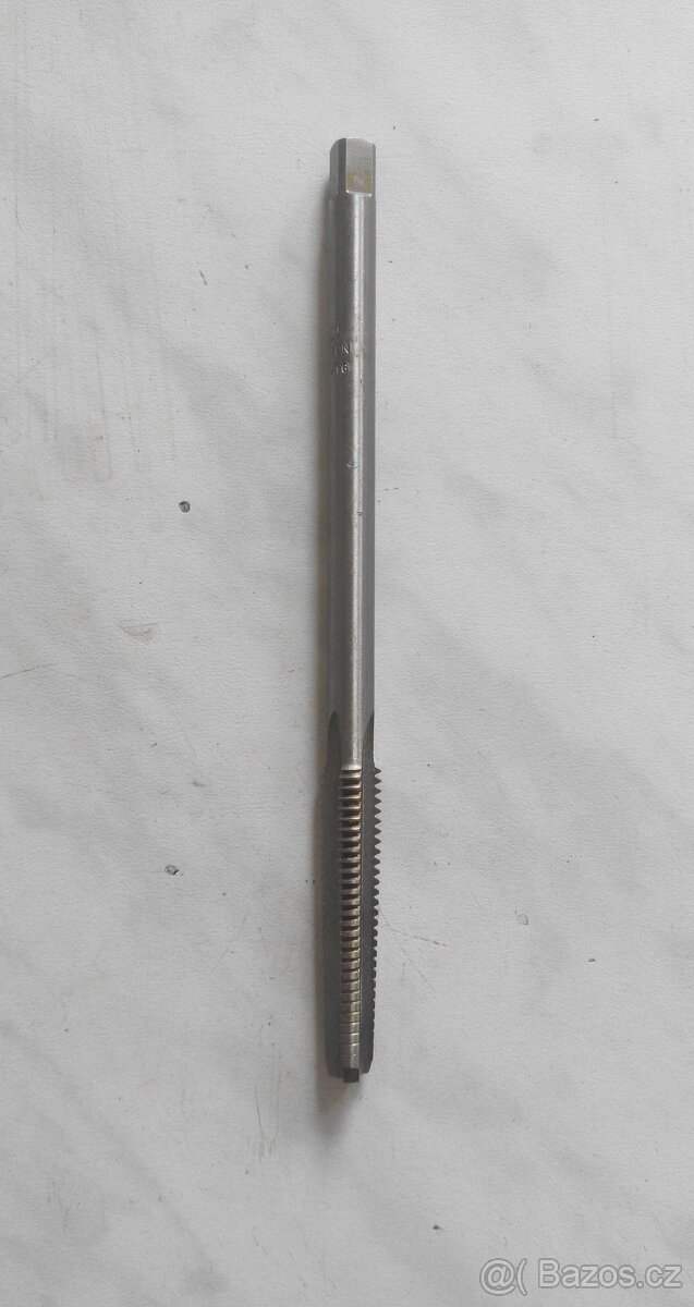 Strojní závitník na whitworth závit W 7/16"