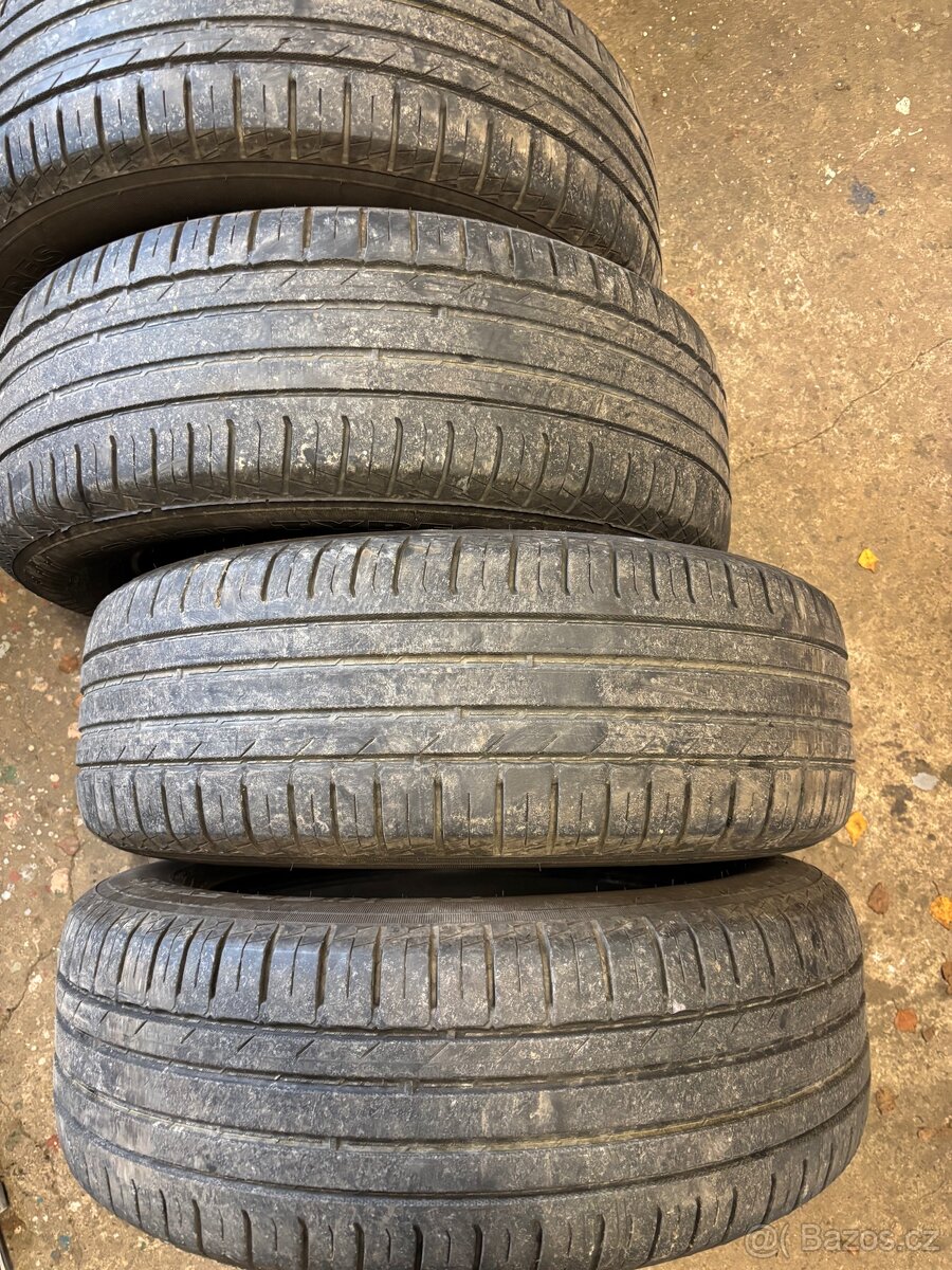 Gumy Nokian Wetproof SUV 225/65 R17