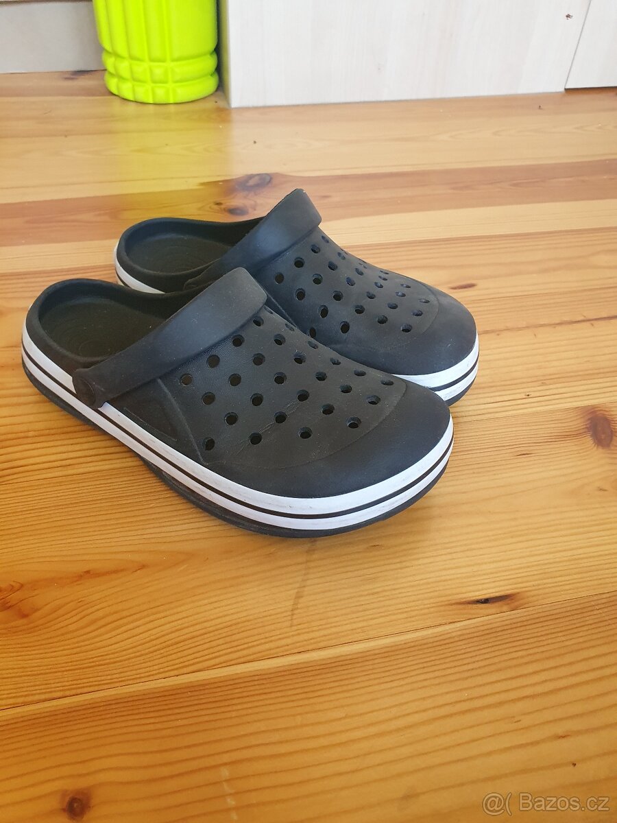 crocs pantofle 40
