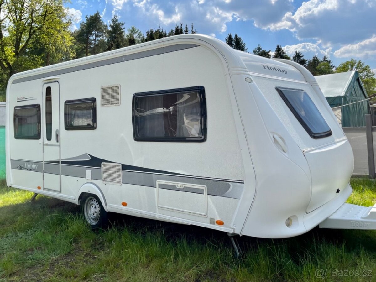 Karavan pro 4 osob.Hobby•495UL-Excellent•1300kg