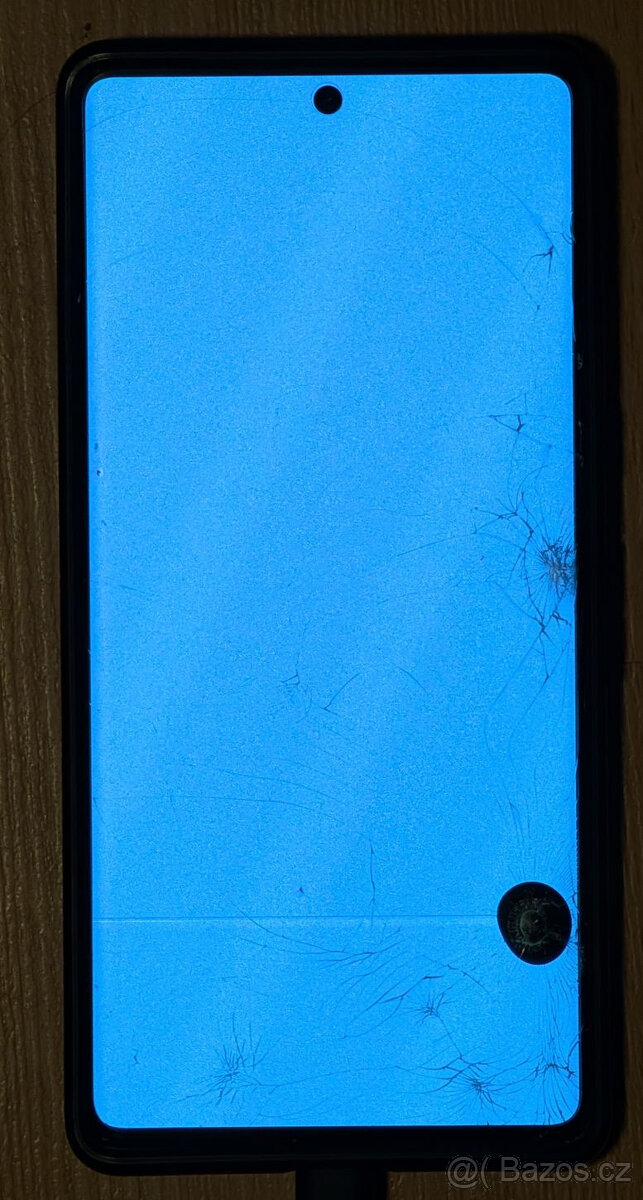 Poškozený Google Pixel 7 Pro + příslušenství