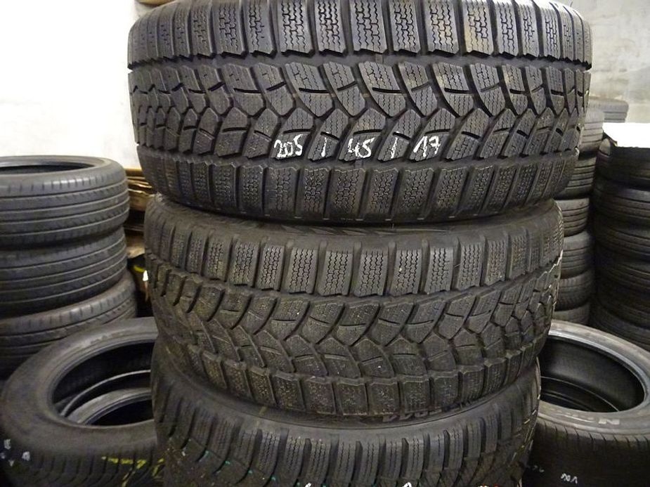 Zimní pneu Toyo a Firestone,205/45/17, 4 ks, 8 mm