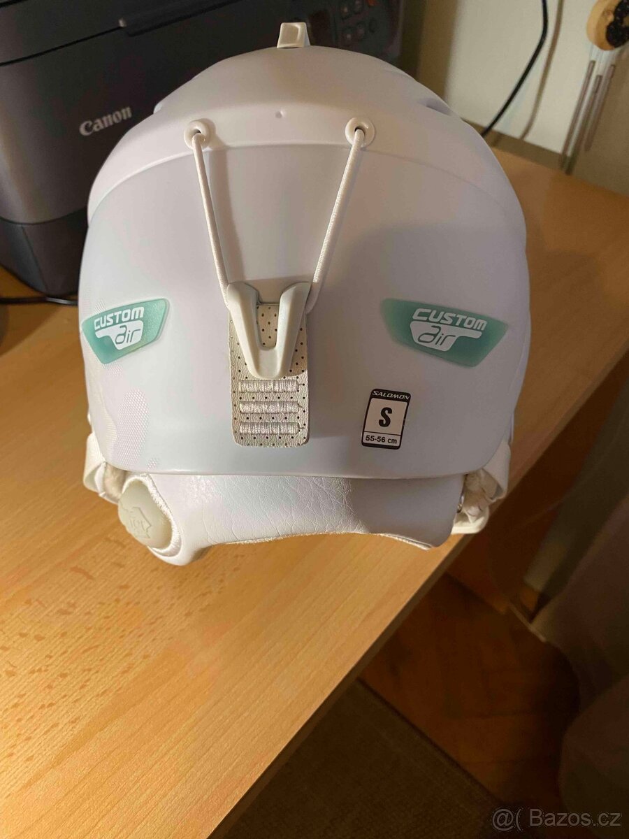 Prodám zánovní dámskou helmu na lyže