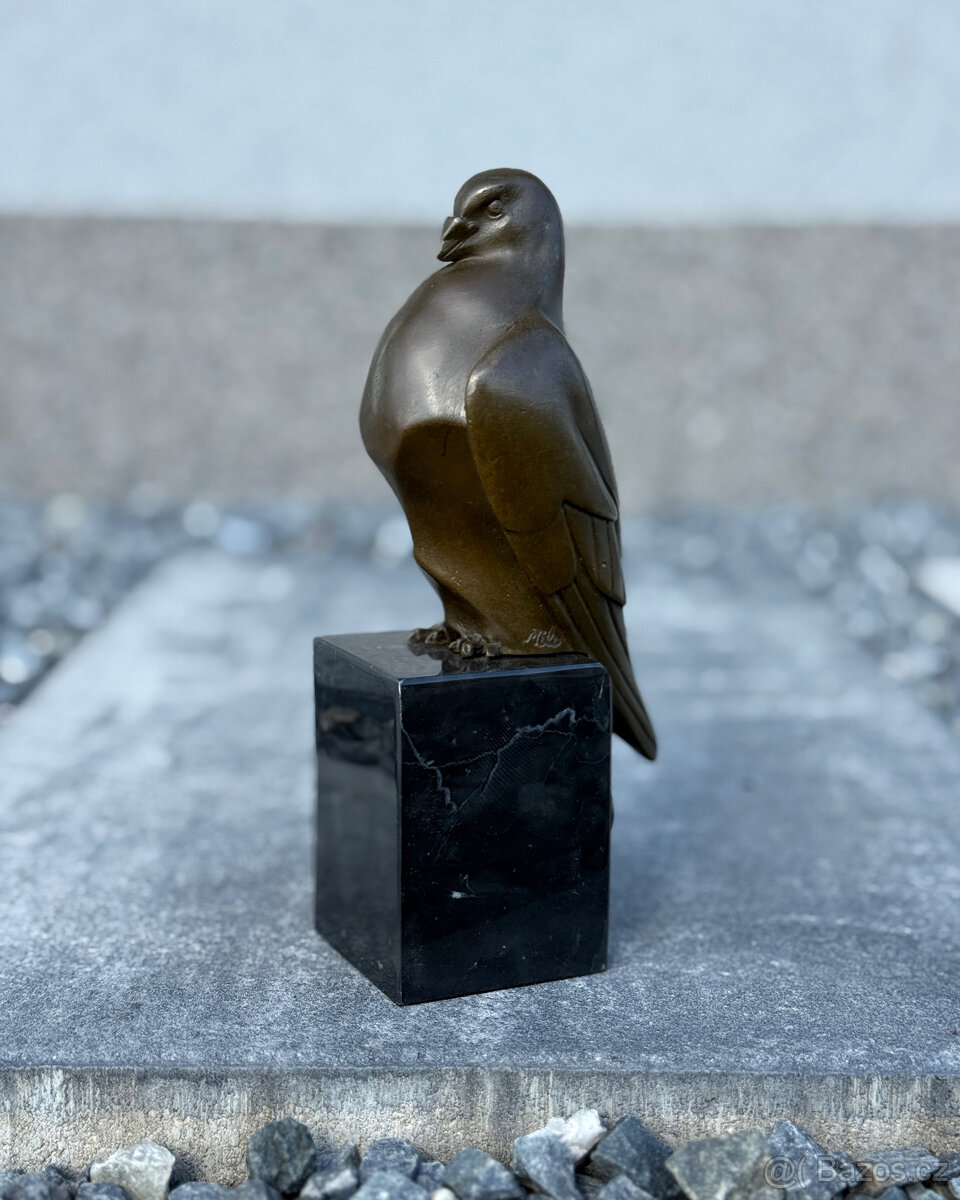 Moderní bronzová socha Holub symbol míru a lásky dekorace