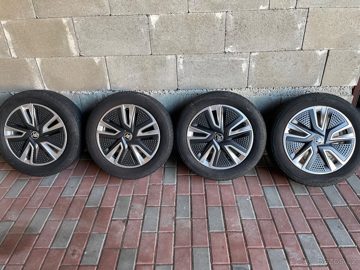 Alu kola na Fabia 4, s letními pneu 195/55 R16 s aero kryty