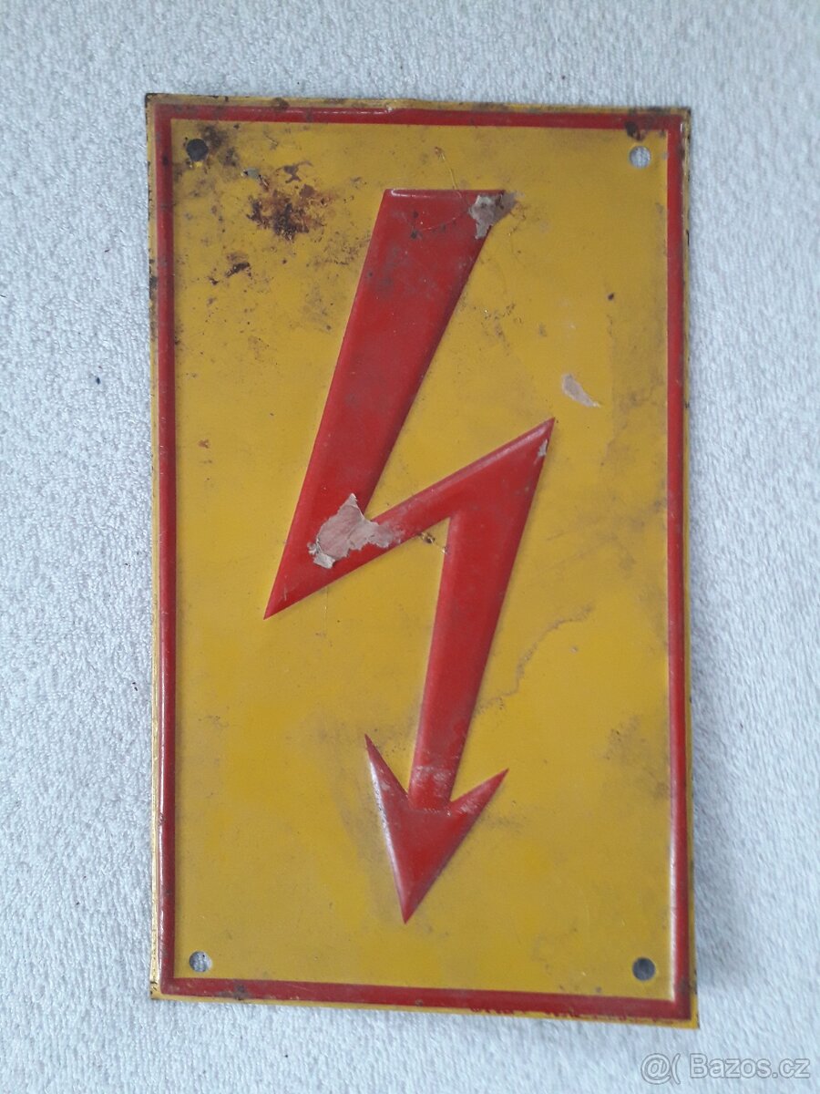 Plechová cedule s bleskem