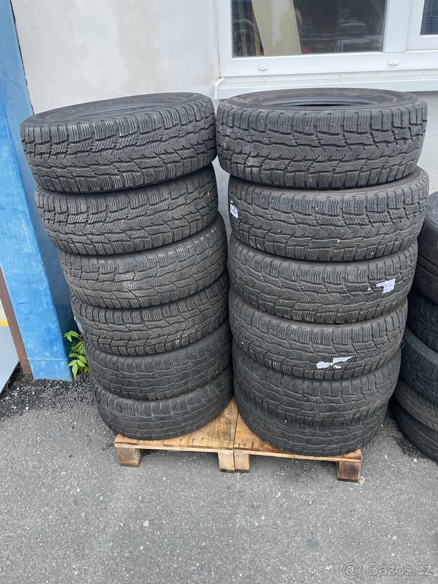 Nokian 215/65 r15c zimní